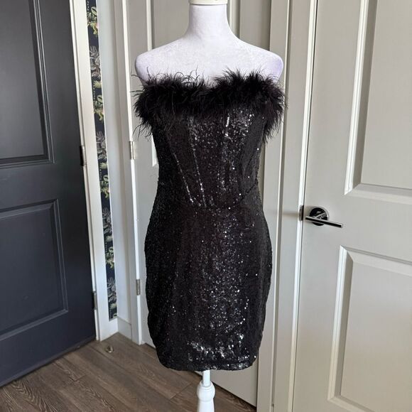Windsor Dresses & Skirts - Windsor Black Sequins Strapless Corset Mini Dress with Feather Neckline Size L